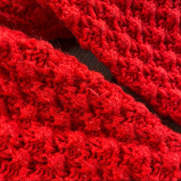 3/$25 || H&M Chunky Red Knit Sweater - Picture 5 of 9
